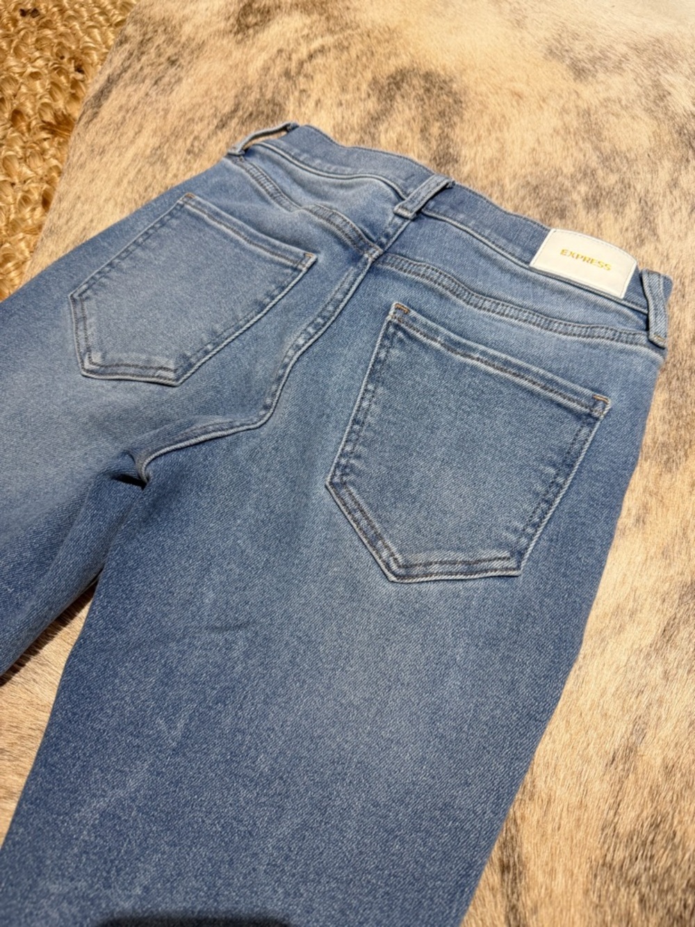 Express Skyscraper High Rise Flare Jeans Split Hem Medium Wash Size 2 - Picture 6 of 10